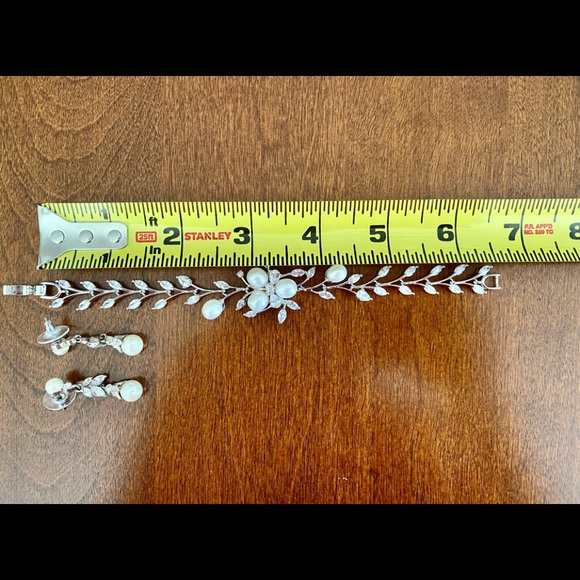 Bridal/Evening Formal Jewelry Bracelet/Earrings Set - Picture 8 of 9